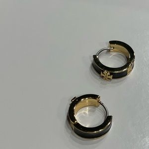 Tory Burch Kira Enamel Black/Gold hoop earrings